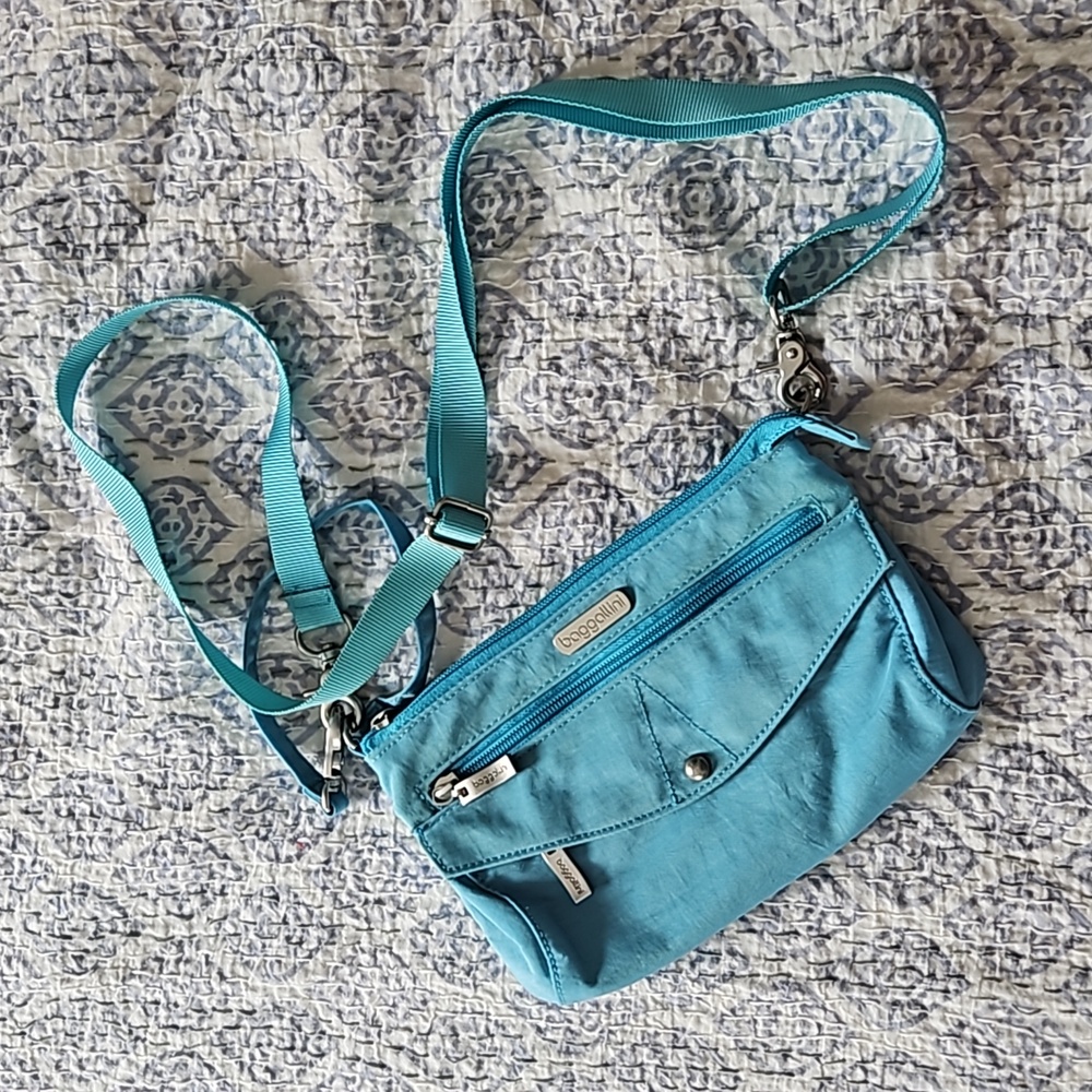 Baggallini turquoise Shoulder or Wristlet bag